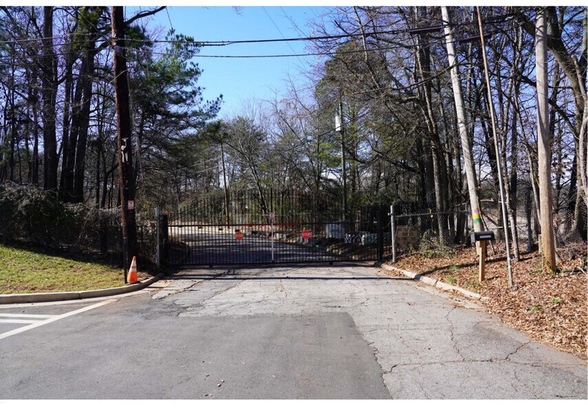 More Photos Of 2200 Reynolds Dr SW, Atlanta Land For Sale