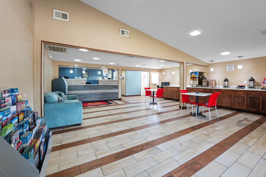 More Photos Of 1721 Broadcast St, Gastonia Hotel For Sale