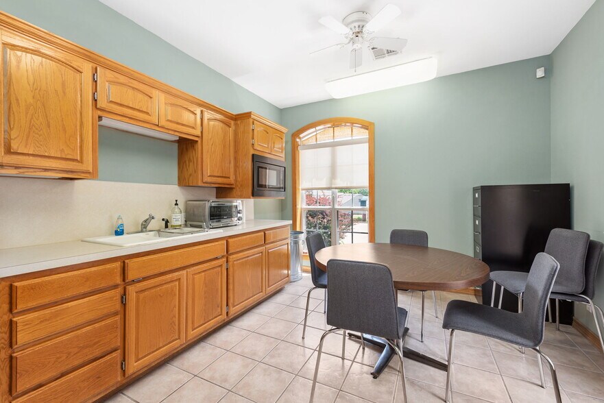 More Photos Of 6119 E 91st St, Tulsa Office For Sale