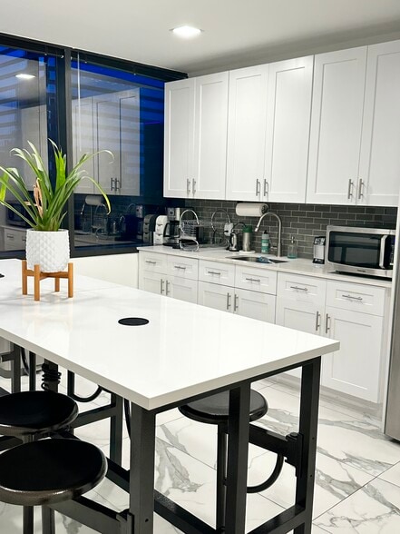 More Photos Of 800 Brickell Ave, Miami Office Residential For Lease