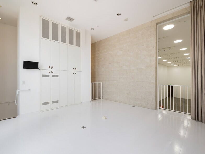 More Photos Of 208 Main St, El Segundo Loft Creative Space For Sale