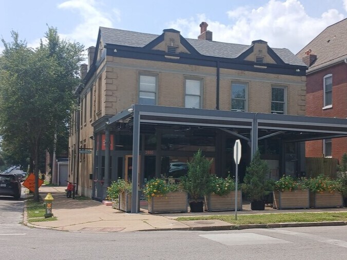 More Photos Of 2757 Shenandoah Ave, Saint Louis General Retail For Sale