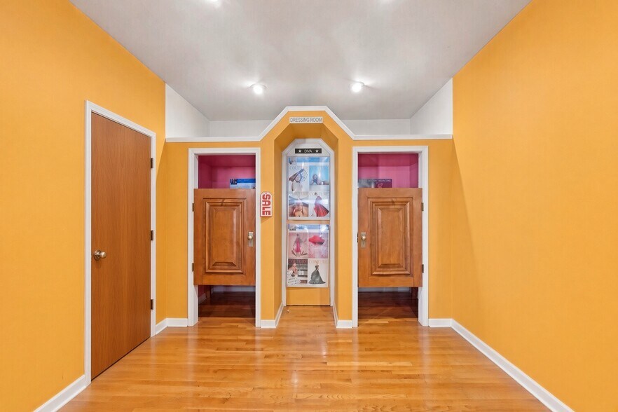 More Photos Of 84 Spring St, Eureka Springs Storefront Retail Residential For Sale