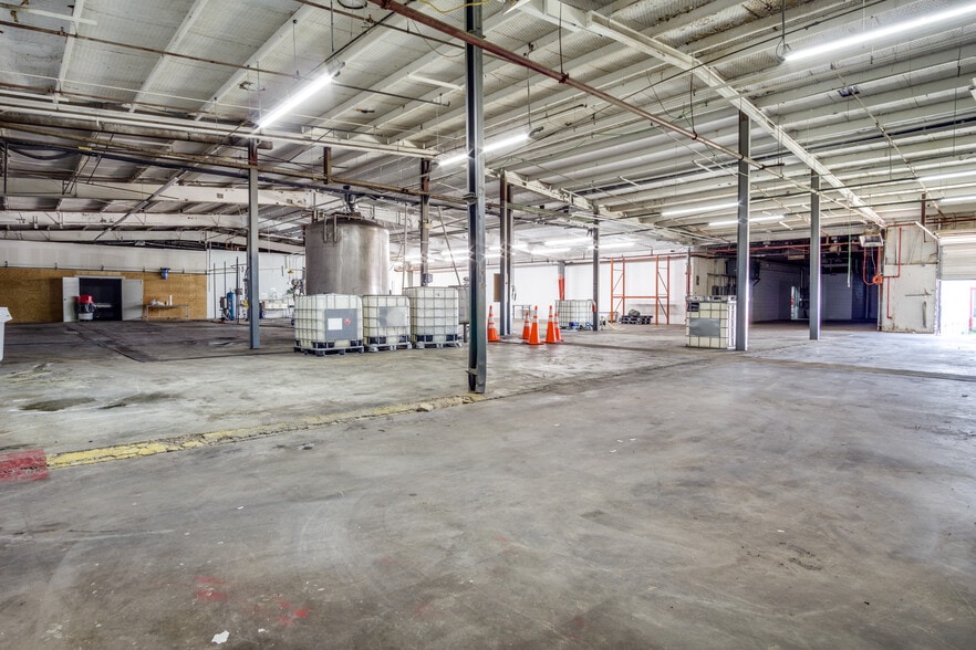 More Photos Of 338 Cliff Dr, Graham Manufacturing For Lease