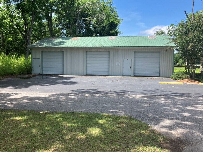 More Photos Of 306 Woodrow St, Neeses Light Distribution For Sale