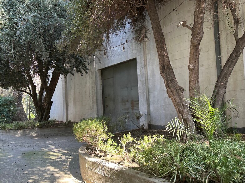 More Photos Of 315 E 4th St, Ontario Flex For Sale