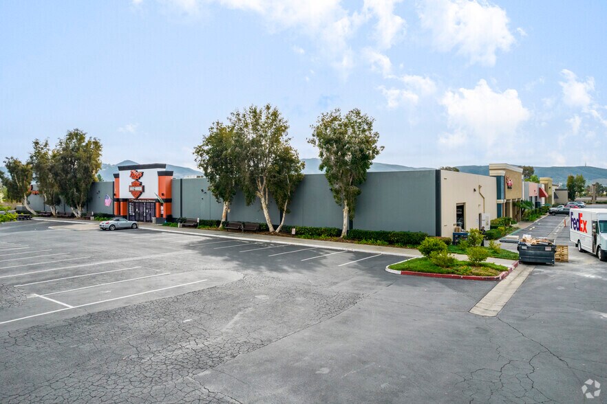 More Photos Of 1040 Los Vallecitos Blvd, San Marcos Showroom For Lease