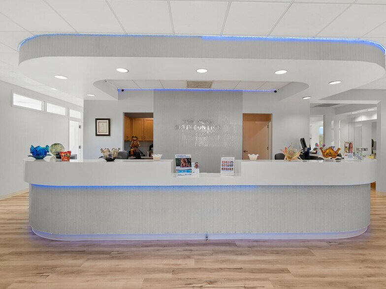 More Photos Of 46165 Westlake Dr, Sterling Medical For Sale