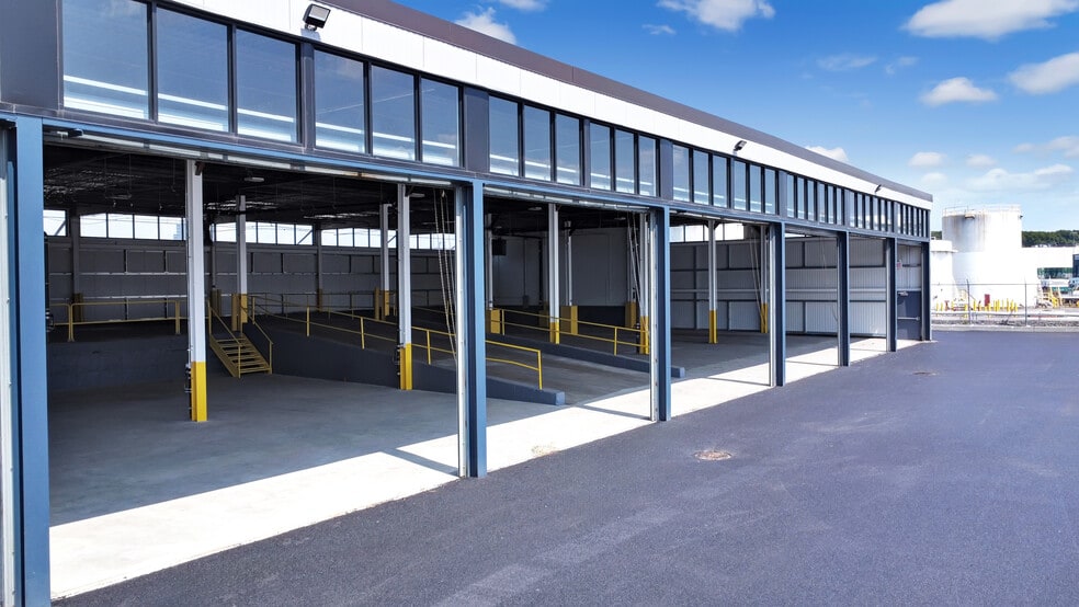 More Photos Of 360 Kingsland Ave, Brooklyn Warehouse For Lease