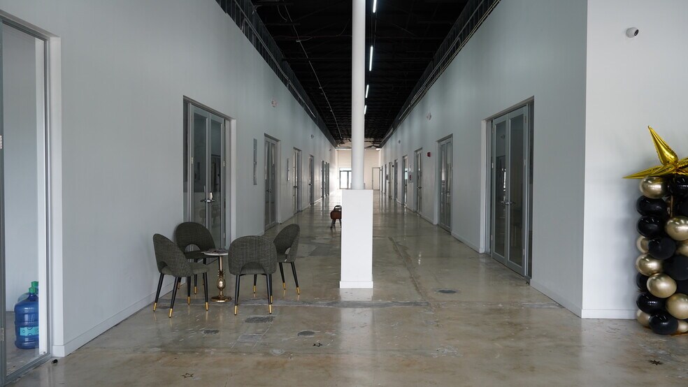 More Photos Of 7445 W 4th Ave, Hialeah Showroom For Sale