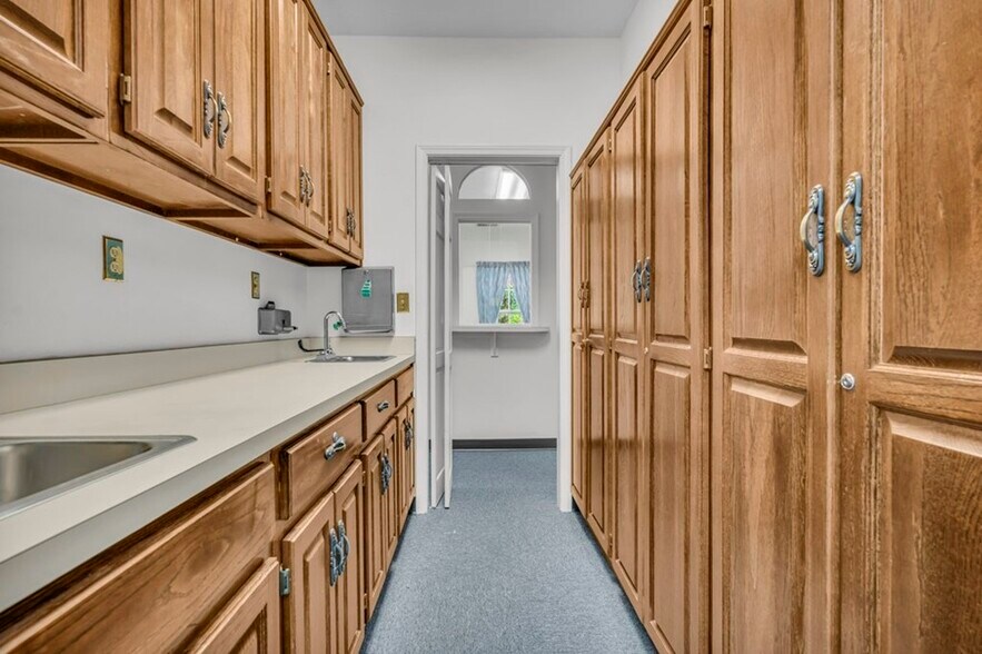 More Photos Of 2403 5th St N, Columbus Medical For Sale