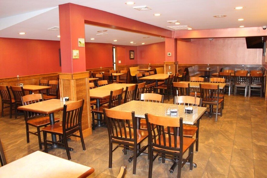 More Photos Of 5626 W Lincoln Hwy, Parkesburg Restaurant For Sale