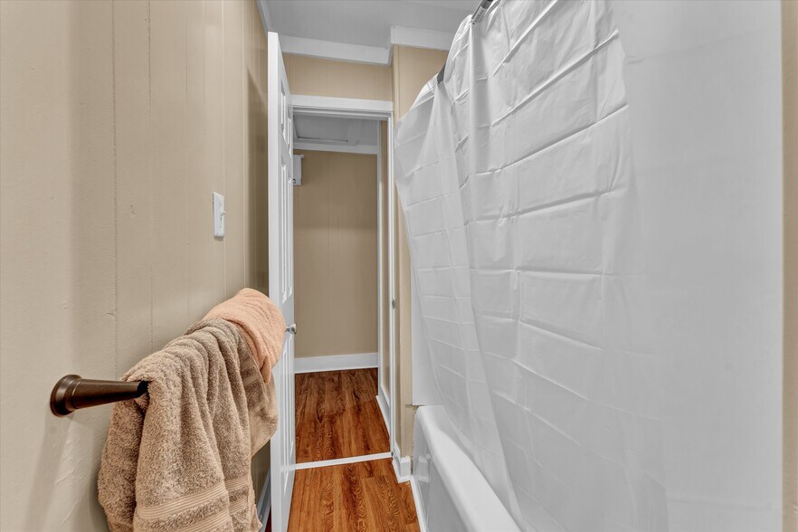 More Photos Of 558 W Outer Dr, Oak Ridge Multifamily For Sale