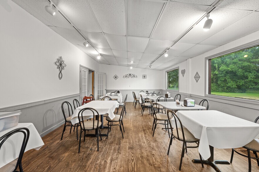 More Photos Of 22288 Pine St, Robertsdale Restaurant For Sale