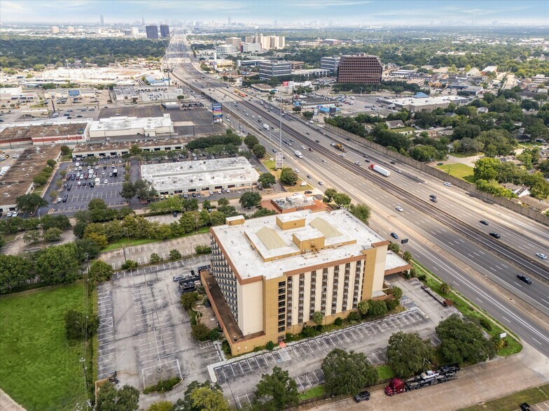 More Photos Of 9090 Southwest Fwy, Houston Hotel For Sale