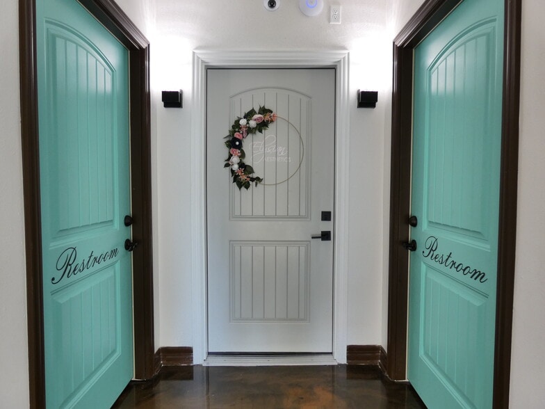 More Photos Of 1704 Avenue D, Rosenberg Specialty For Lease