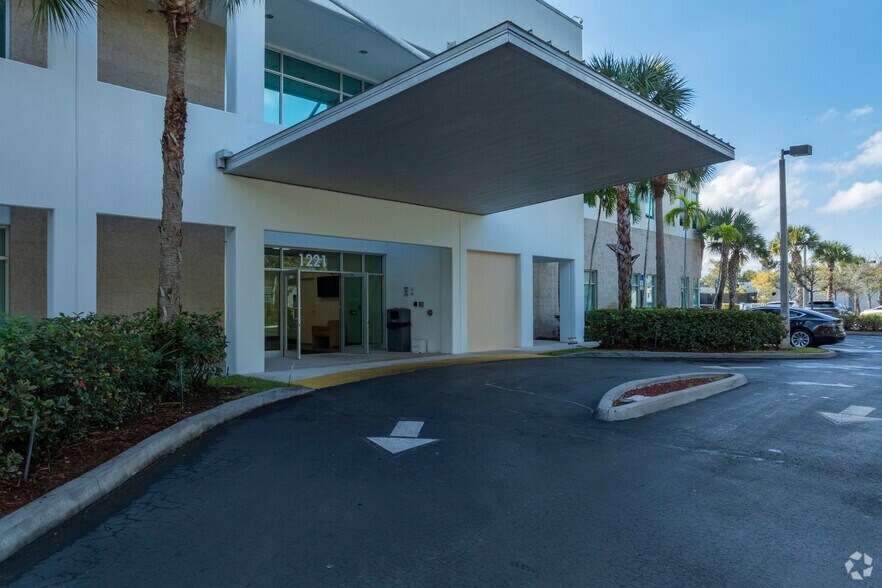 More Photos Of 1221 S State Road 7, Wellington Medical For Lease