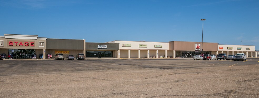 More Photos Of 1400 S Dumas Ave, Dumas Unknown For Lease