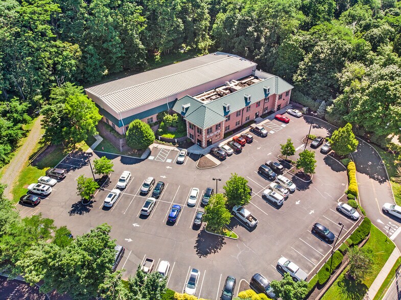 More Photos Of 1931 Washington Valley Rd, Martinsville Storefront Retail Office For Lease