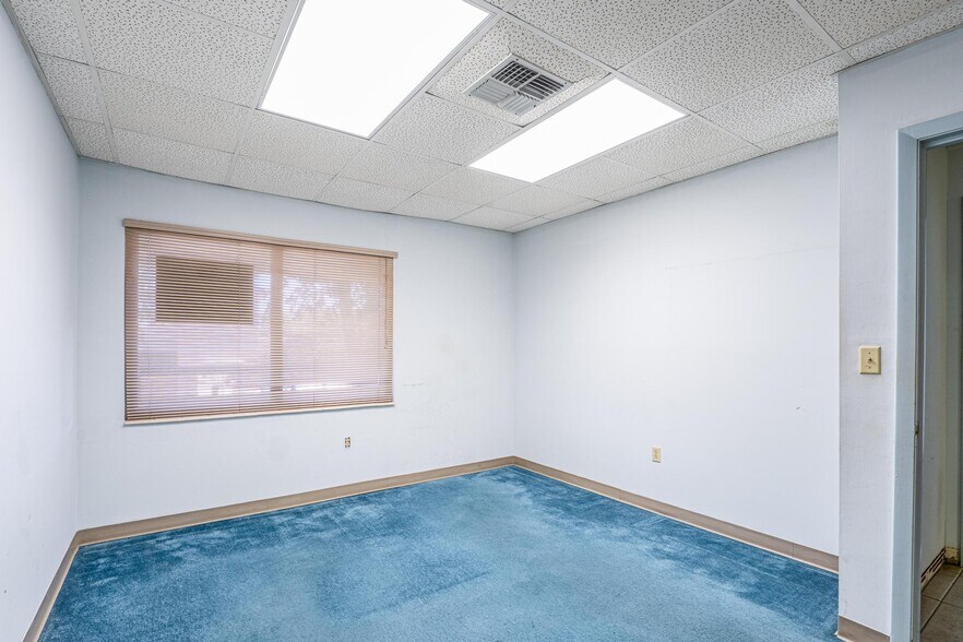 More Photos Of 7480 Fairway Dr, Miami Lakes Medical For Lease