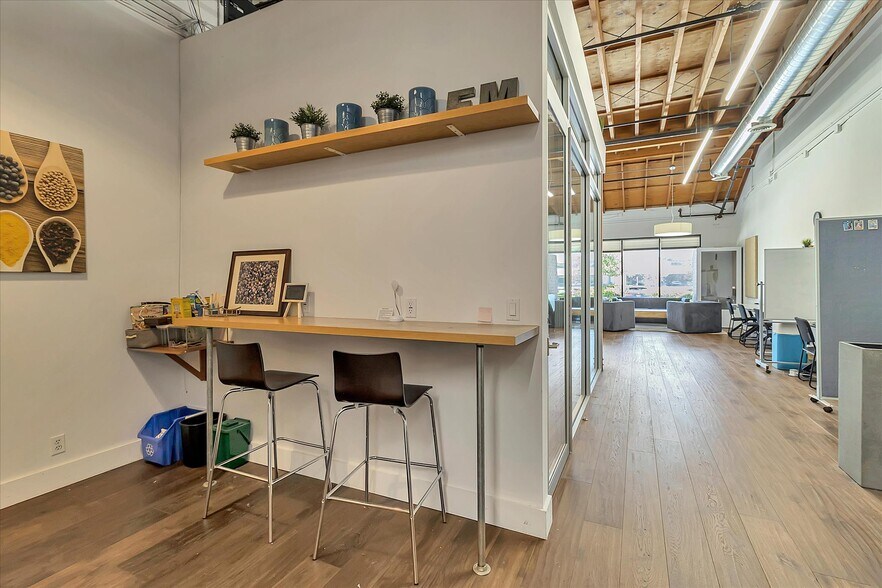 More Photos Of 335 Convention Way, Redwood City Unknown For Lease