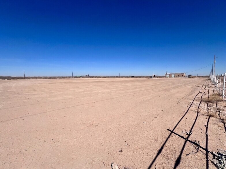 More Photos Of 190 County Rd 419, Pecos Service For Lease