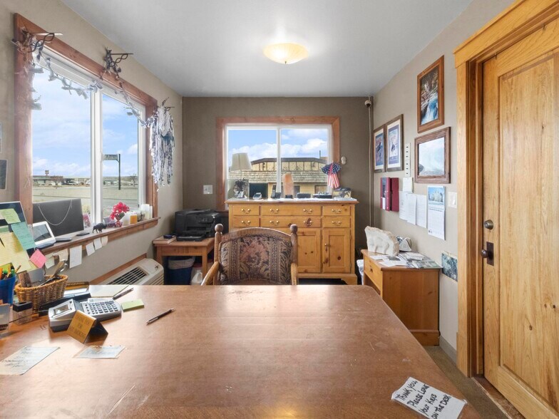 More Photos Of 1806 E Cedar Ave, Rawlins Hotel For Sale