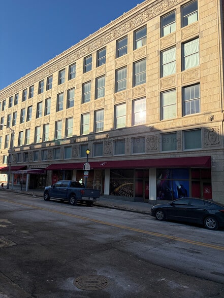 More Photos Of 5-25 E Van Buren St, Joliet Office For Lease