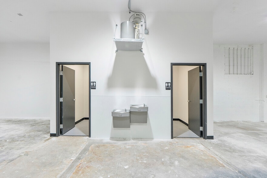 More Photos Of 530 17th St, West Palm Beach Light Distribution For Lease