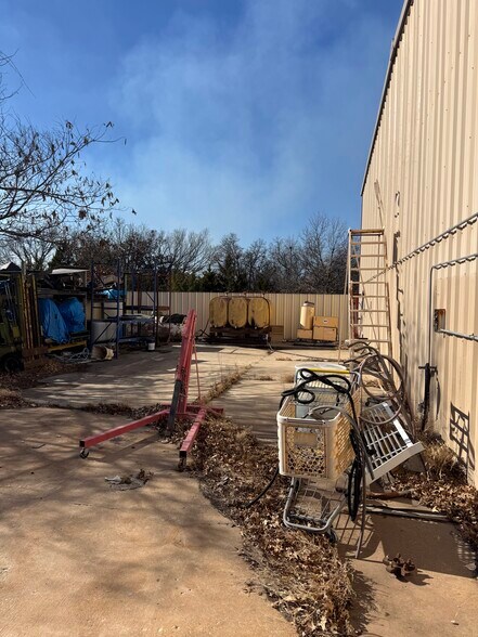 More Photos Of 8716 SE 15th St, Oklahoma City Distribution For Sale