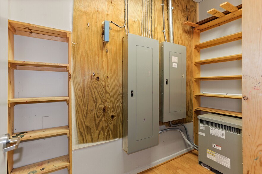 More Photos Of 4229 Lafayette Center Dr, Chantilly Office Residential For Lease