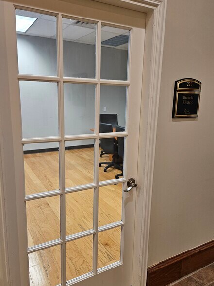 More Photos Of 2304 W Interstate 20, Arlington Office For Lease
