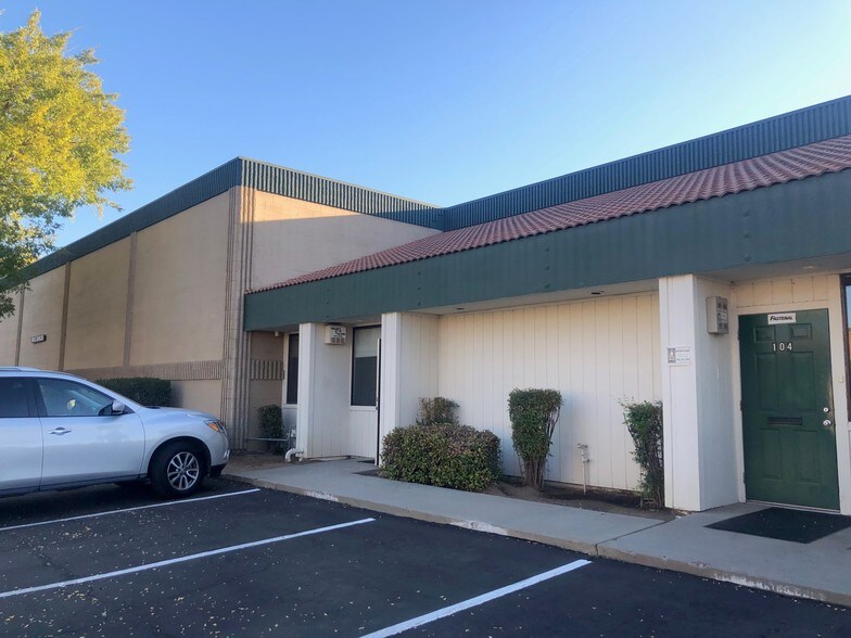 More Photos Of 5748 E Shields Ave, Fresno Warehouse For Lease