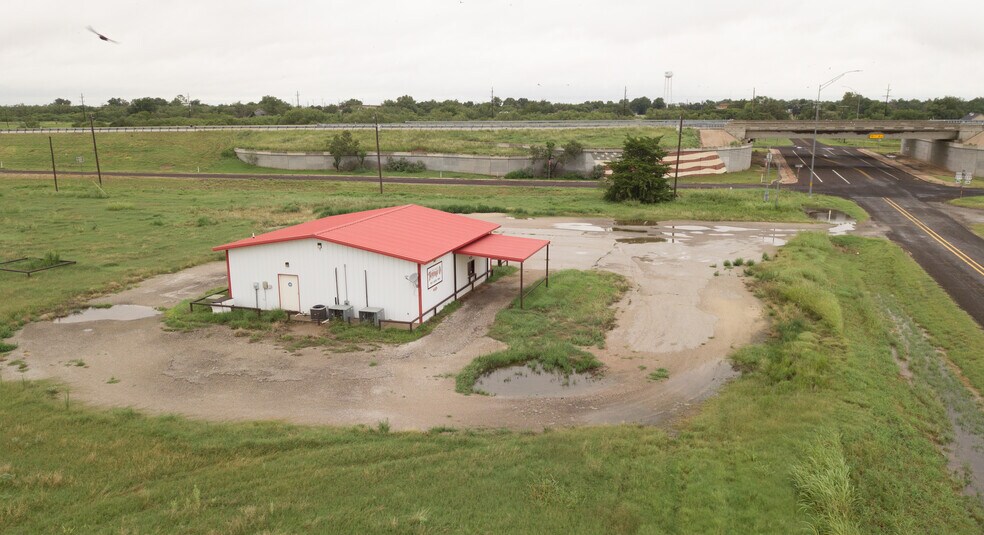 More Photos Of 503 S 5th St, Goree General Retail For Sale