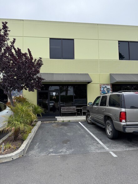 More Photos Of 6996 Soquel Ave, Santa Cruz Showroom For Lease