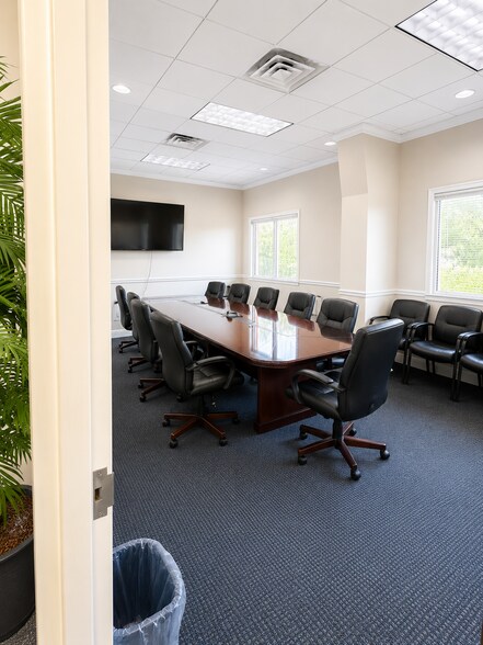 More Photos Of 915 Commerce Cir, Hanahan Manufacturing For Sale