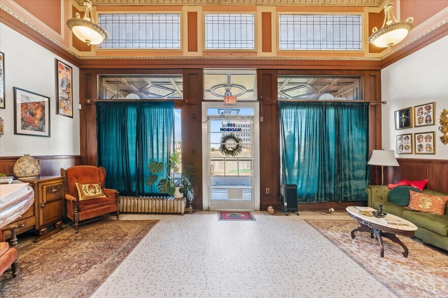 More Photos Of 339 Madison Ave, Memphis Storefront Retail Office For Lease