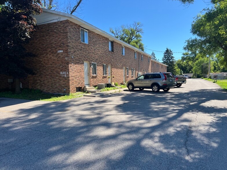 More Photos Of 863 Lincoln Ave, Holland Apartments For Sale