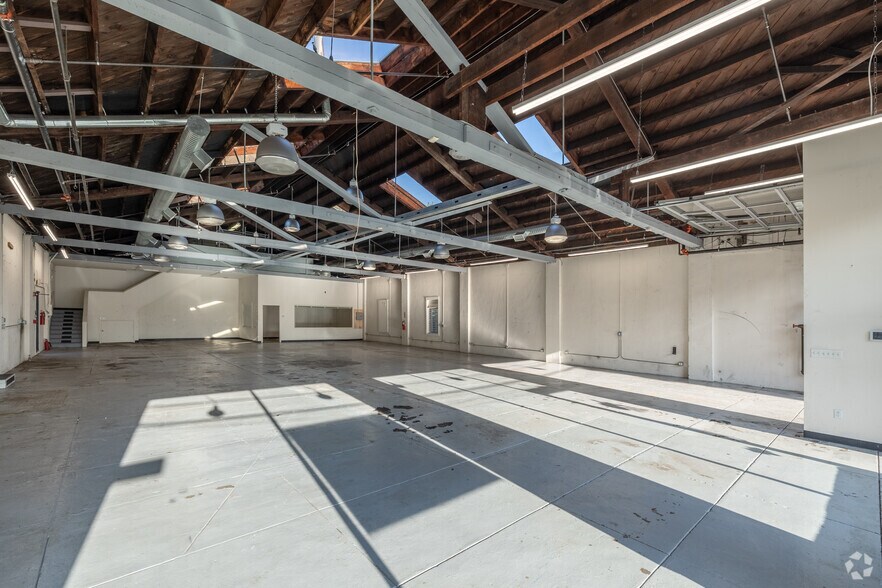 More Photos Of 101 Audrey Ave, Oyster Bay Storefront For Lease