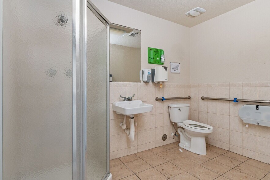 More Photos Of 5000 Calienta St, Hernando Beach Marina For Sale