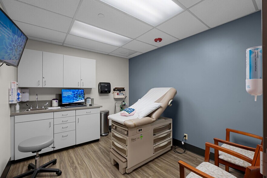 More Photos Of 661 E Altamonte Dr, Altamonte Springs Medical For Sale