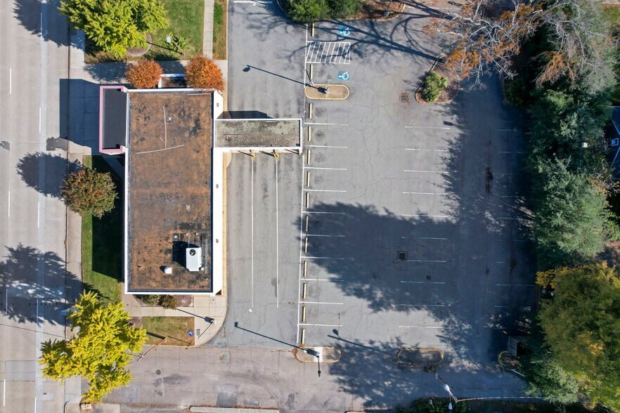 More Photos Of 5018 E Seminary Ave, Richmond Bank For Sale