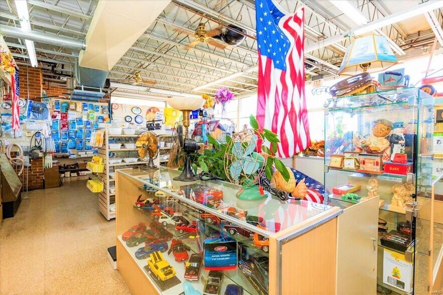 More Photos Of 9979 Watson Rd, Saint Louis Storefront Retail Office For Sale