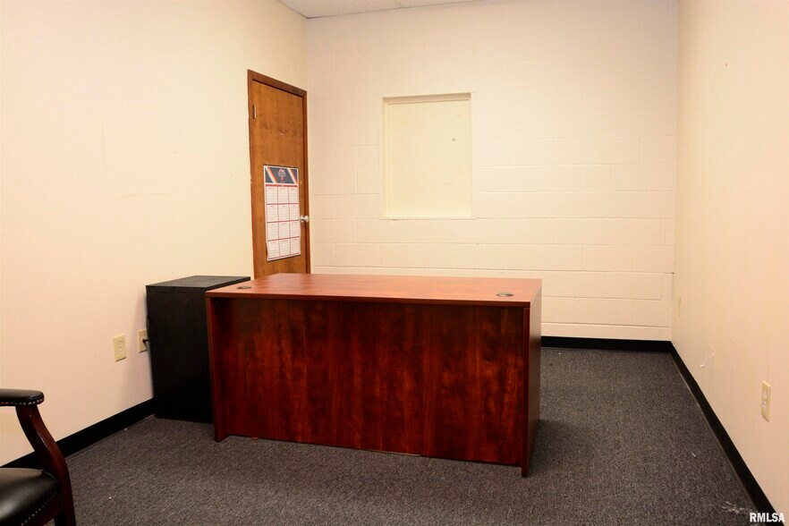 More Photos Of 119 W Carroll St, Macomb Office For Sale
