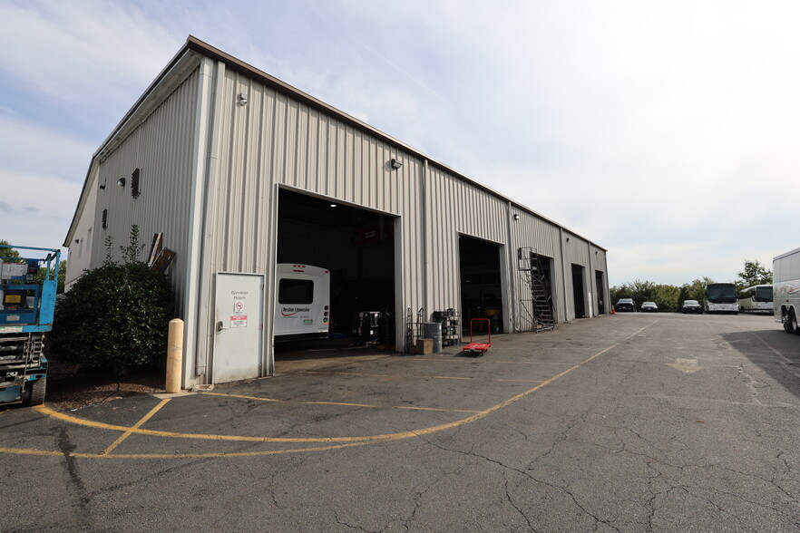 Primary Photo Of 45685 Elmwood Ct, Sterling Light Manufacturing For Sale