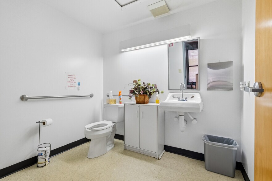 More Photos Of 1025 Jefferson Ave, Washington Medical For Lease