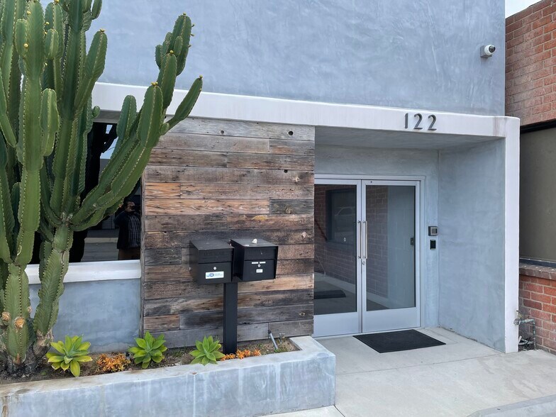 More Photos Of 122 Penn St, El Segundo Light Manufacturing For Lease