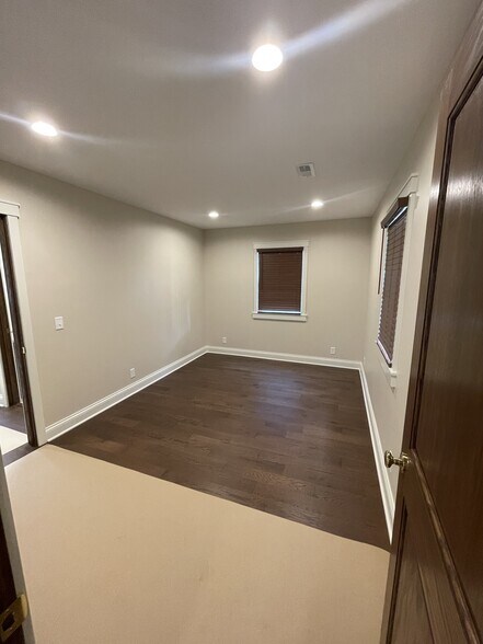 More Photos Of 10610 N Park Ave, Indianapolis Office For Lease