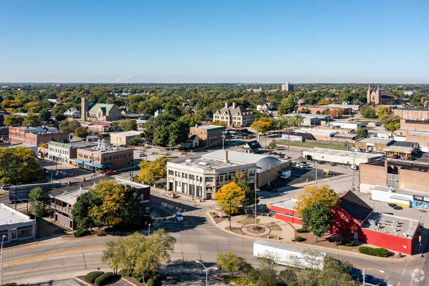 More Photos Of 115 7th St, Rockford Medical For Sale