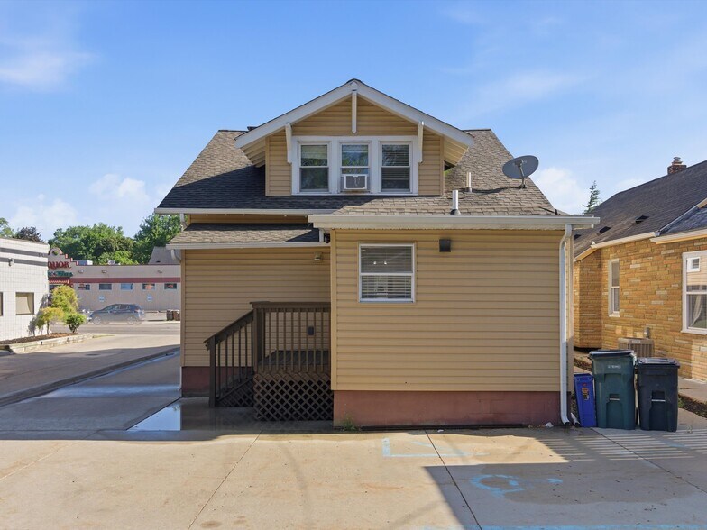More Photos Of 928 E 11 Mile Rd, Royal Oak Serviced Offices For Lease